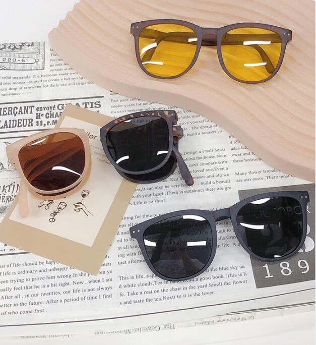 🕶️ Trendy Foldable TR Polarized Sunglasses for Women - Compact & Stylish
